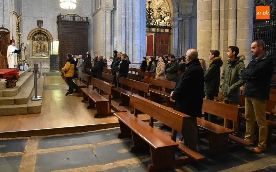 Foto 10 - Jos&eacute; Luis Retana preside por 1&ordf; vez la Misa Estacional del D&iacute;a de Navidad en la Catedral