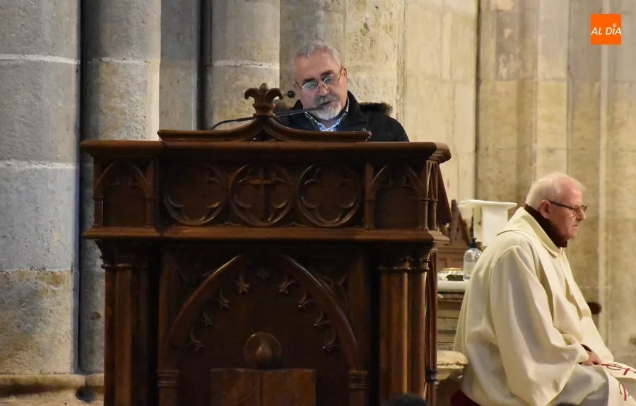 Foto 11 - Jos&eacute; Luis Retana preside por 1&ordf; vez la Misa Estacional del D&iacute;a de Navidad en la Catedral
