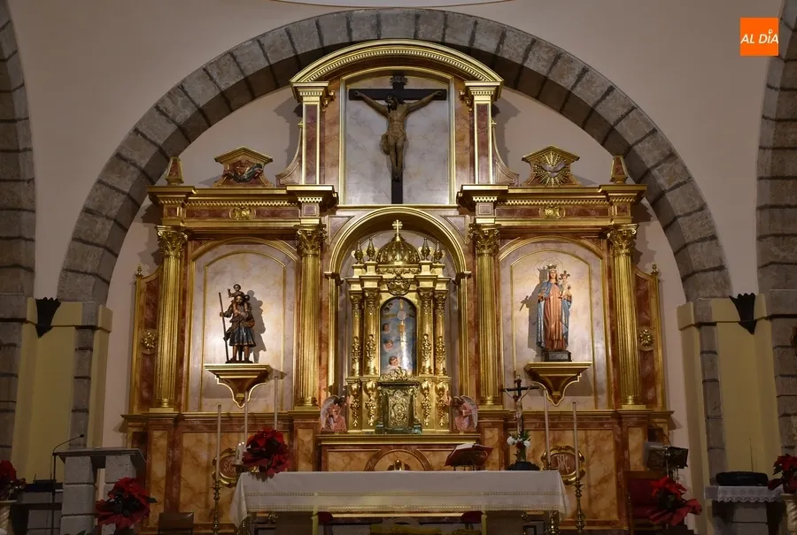 Foto 2 - Bendecido el flamante nuevo retablo de la Parroquia de San Crist&oacute;bal