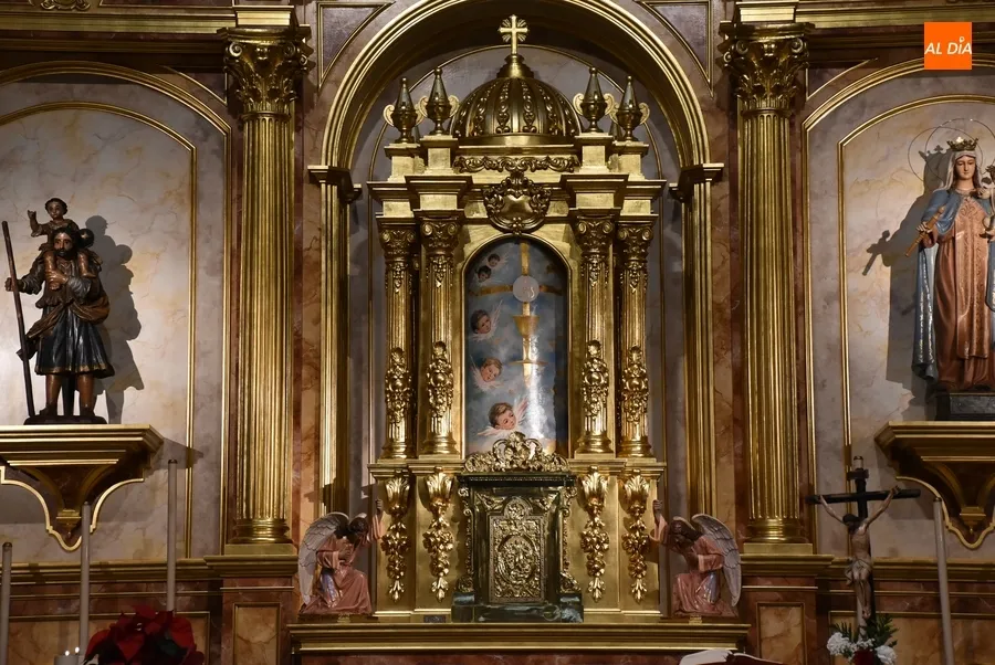 Foto 5 - Bendecido el flamante nuevo retablo de la Parroquia de San Crist&oacute;bal