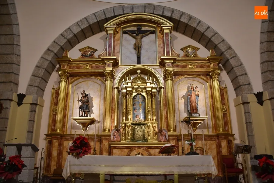 Foto 7 - Bendecido el flamante nuevo retablo de la Parroquia de San Crist&oacute;bal