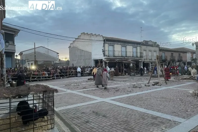Mas de mil personas acuden al Belén Viviente de Santiago de la Puebla