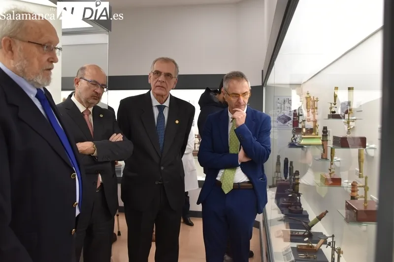 Colección de microscopios creada por Eliseo Carrascal. Fotos de Elena González