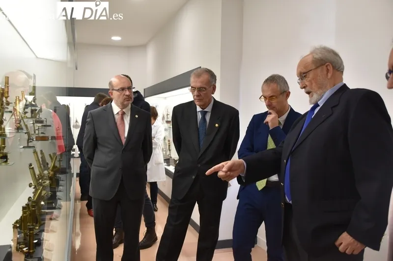 Colección de microscopios creada por Eliseo Carrascal. Fotos de Elena González