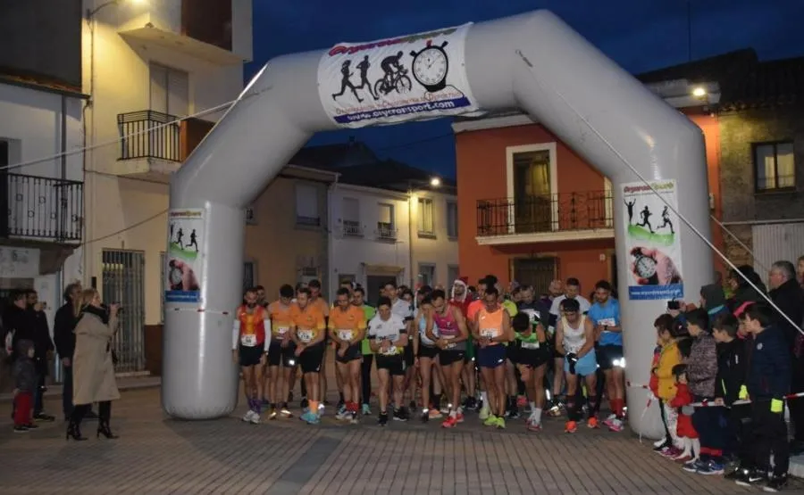 Foto 7 - Ruth Vicente Regatos y Luis Fernando Alaejos suben al podio en la San Silvestre de Lumbrales