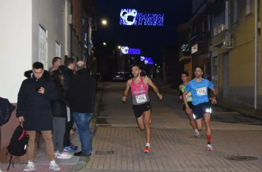 Foto 6 - Ruth Vicente Regatos y Luis Fernando Alaejos suben al podio en la San Silvestre de Lumbrales