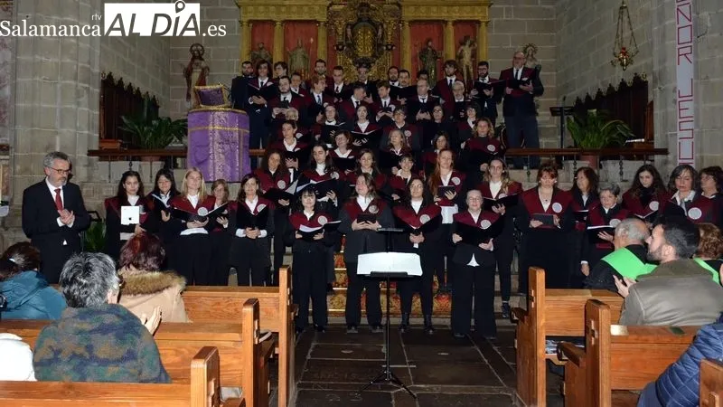 Actuación conjunta del Coro de la Universidad de Salamanca y del Coro Popular de Lumbrales