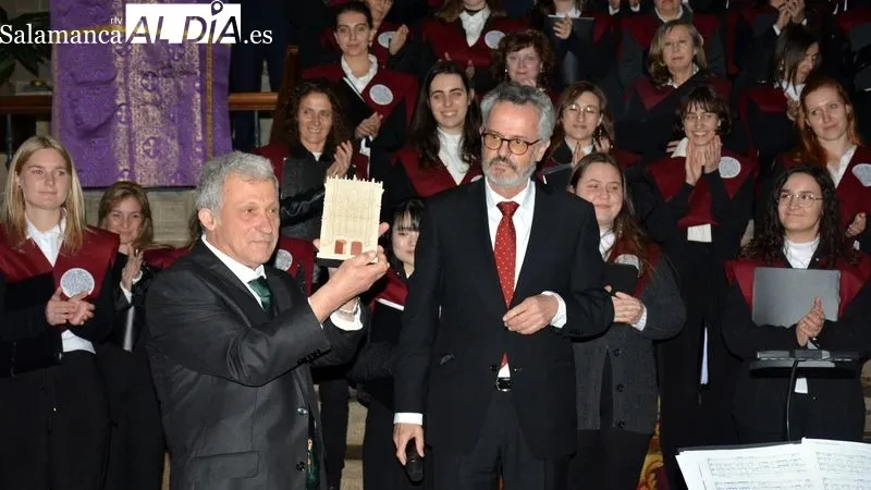 Actuación conjunta del Coro de la Universidad de Salamanca y del Coro Popular de Lumbrales
