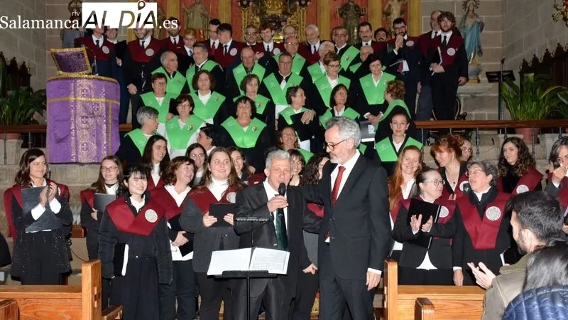 Actuación conjunta del Coro de la Universidad de Salamanca y del Coro Popular de Lumbrales