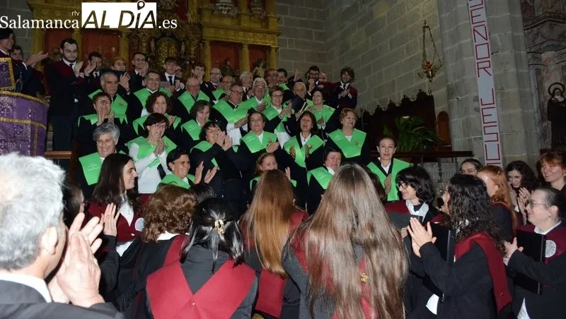 Actuación conjunta del Coro de la Universidad de Salamanca y del Coro Popular de Lumbrales