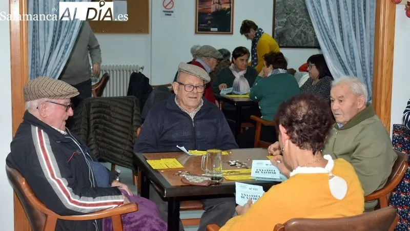 La directiva de la asociación Liminares entregó los trofeos a la campeona y subcampeonas de chinchón