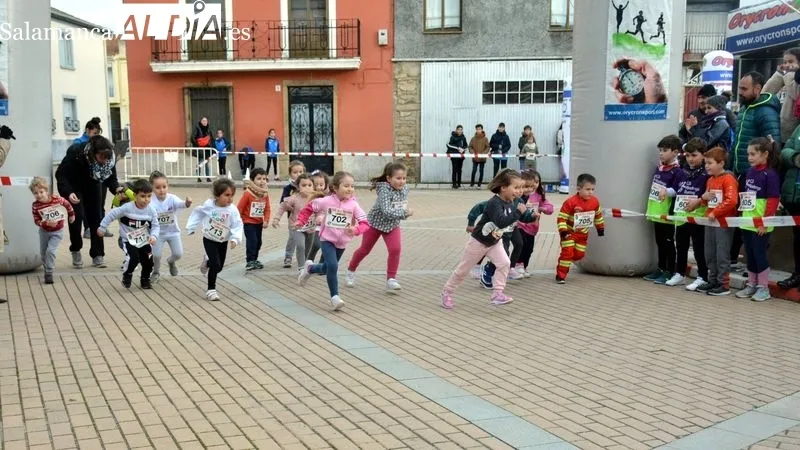 Foto 7 - Lumbrales vive una gran jornada deportiva con la participaci&oacute;n de m&aacute;s de 200 atletas