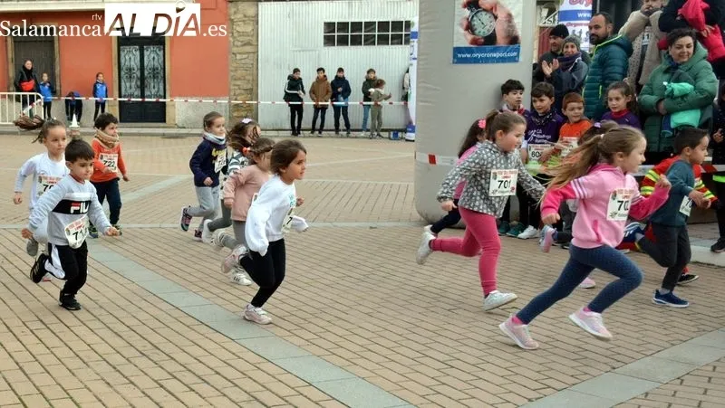 Foto 6 - Lumbrales vive una gran jornada deportiva con la participaci&oacute;n de m&aacute;s de 200 atletas