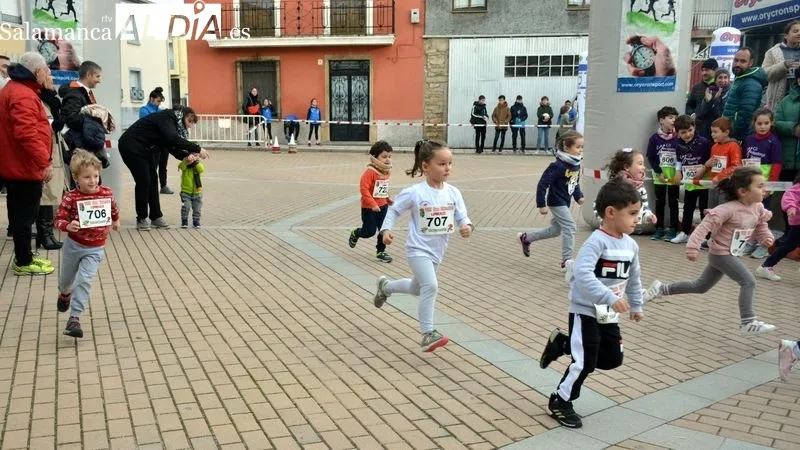 Foto 5 - Lumbrales vive una gran jornada deportiva con la participaci&oacute;n de m&aacute;s de 200 atletas