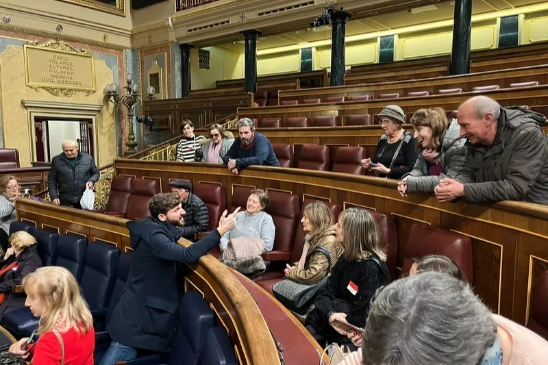 La Asociación de Mayores San Miguel visitaba este viernes el Congreso y el Senado