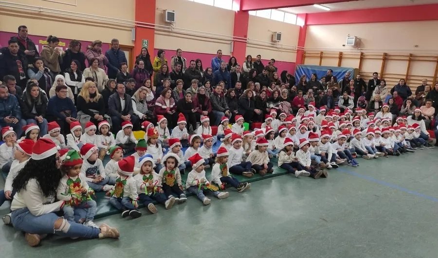 Foto 6 - Los peques del Colegio Mir&oacute;briga muestran a sus familias sus ganas de Navidad