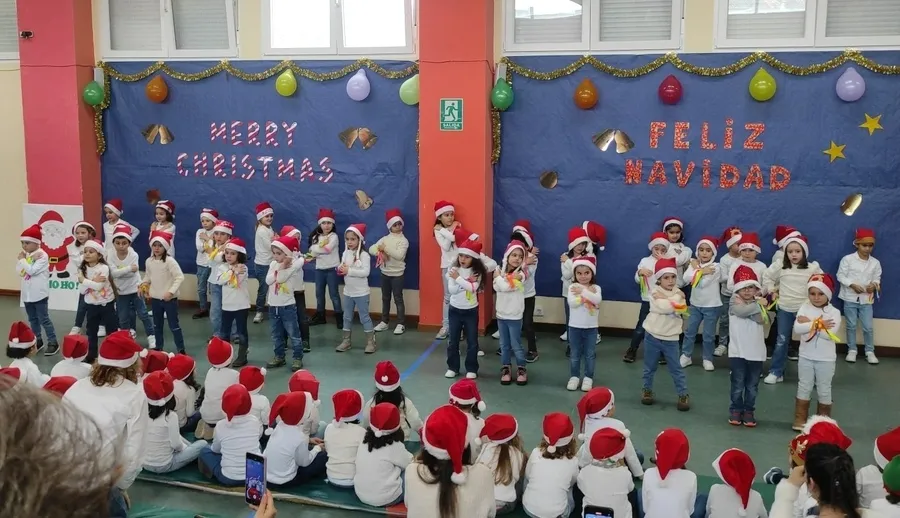 Foto 3 - Los peques del Colegio Mir&oacute;briga muestran a sus familias sus ganas de Navidad