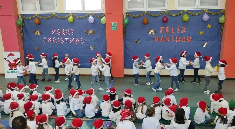 Foto 4 - Los peques del Colegio Mir&oacute;briga muestran a sus familias sus ganas de Navidad
