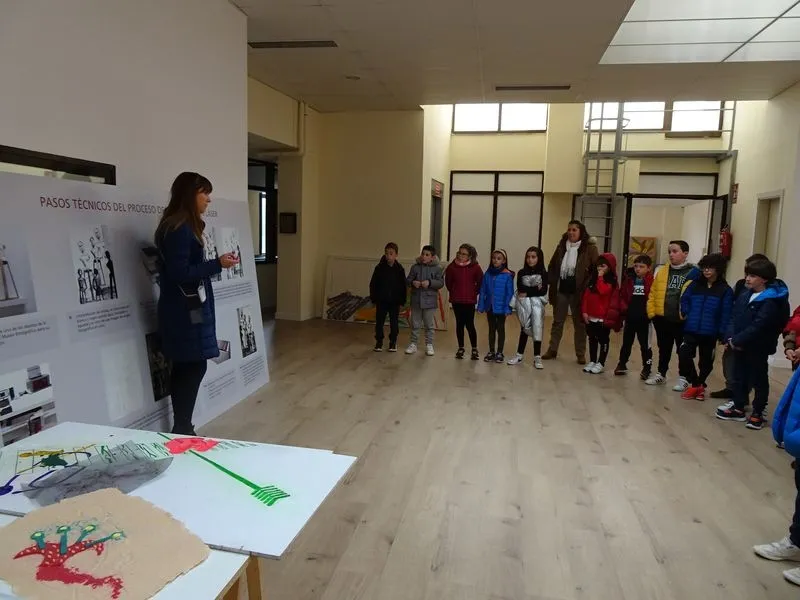 Alumnos del San Blas durante su visita al Museo del Grabado y al Museo de la Moto Histórica
