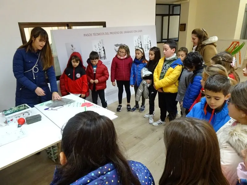 Alumnos del San Blas durante su visita al Museo del Grabado y al Museo de la Moto Histórica