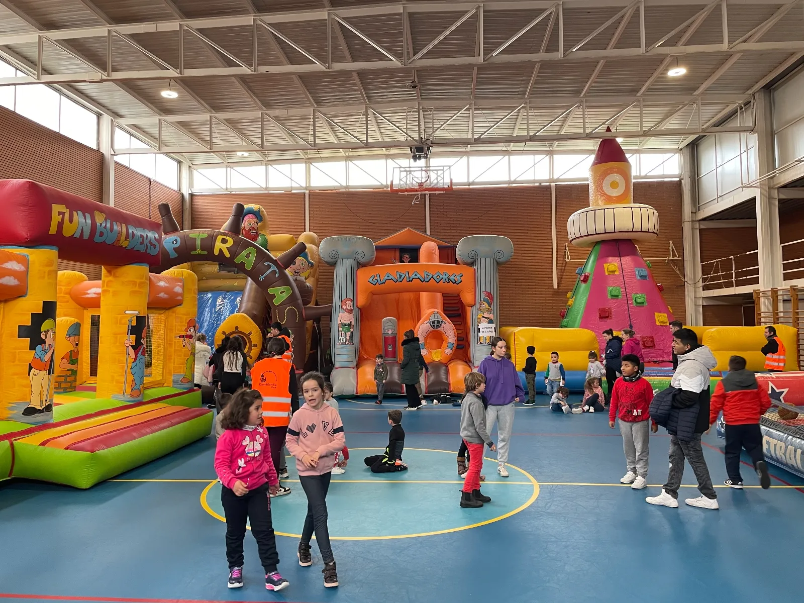 Los niños disfrutan de ‘Guijuelodiver’