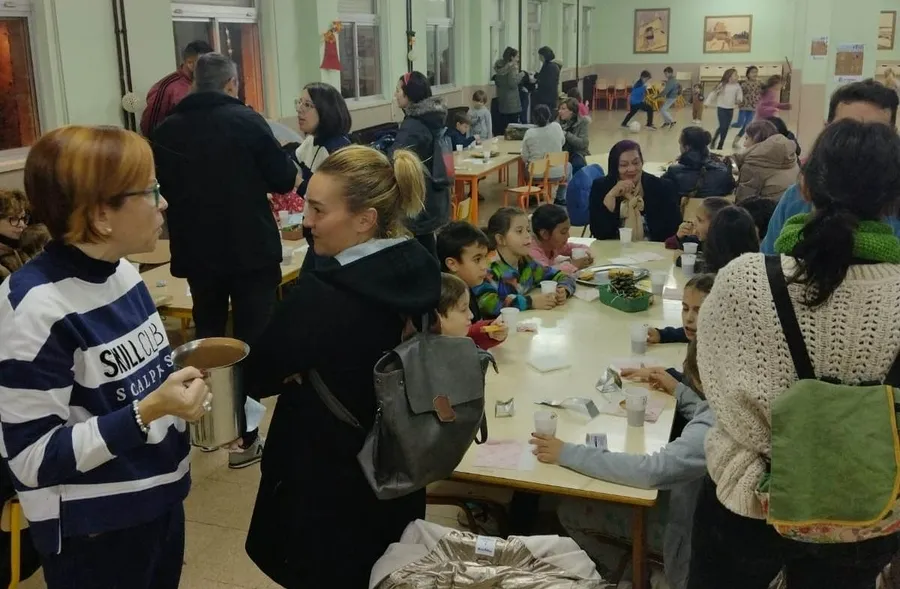 Foto 10 - Dulce tarde en el Colegio Mir&oacute;briga con una chocolatada promovida por su AMPA