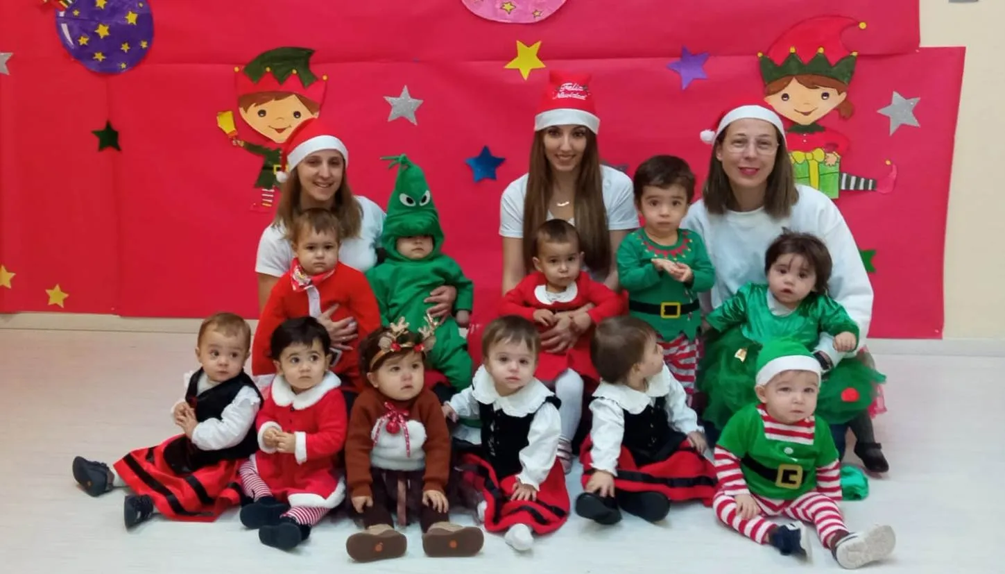 Foto 4 - Los alumnos de la Escuela Infantil pueden por fin celebrar todos juntos la Navidad