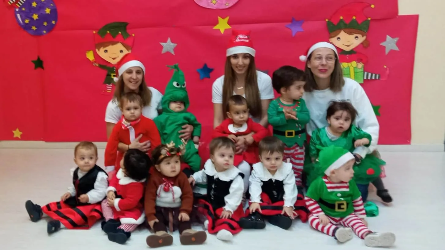 Foto 3 - Los alumnos de la Escuela Infantil pueden por fin celebrar todos juntos la Navidad