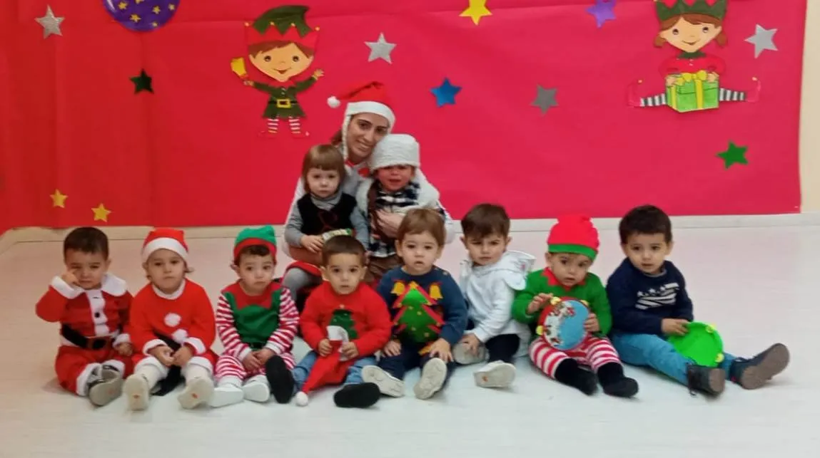 Foto 2 - Los alumnos de la Escuela Infantil pueden por fin celebrar todos juntos la Navidad