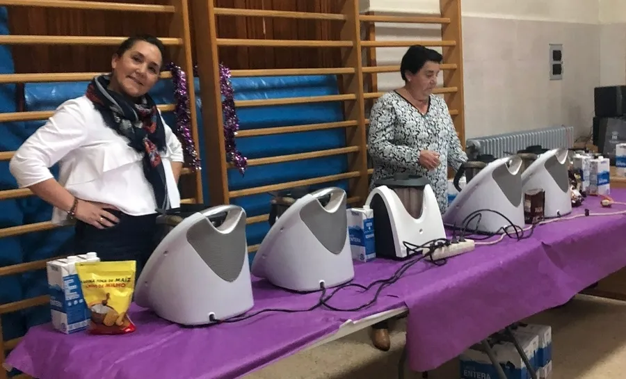 Foto 5 - Unas 200 personas celebran la llegada de la Navidad con la AMPA de Misioneras-Santa Teresa