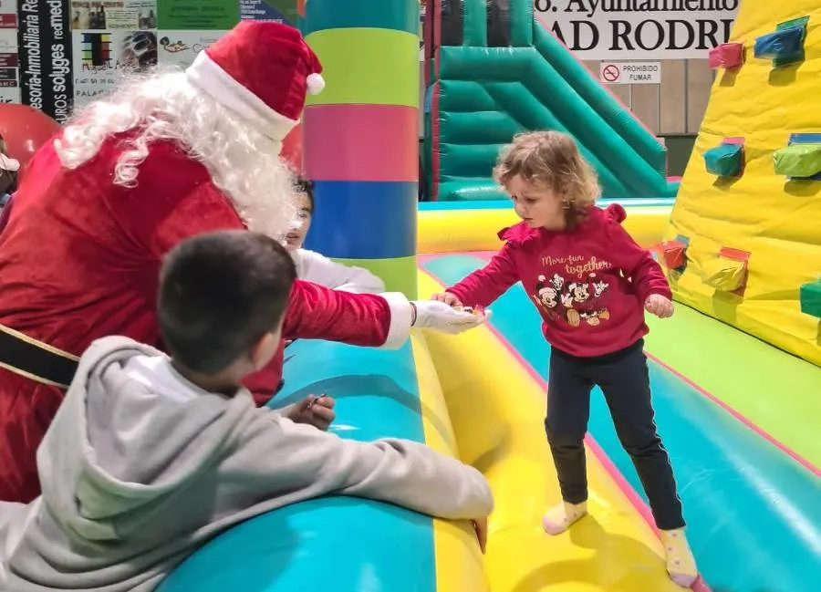 Foto 8 - Navilandia abre sus puertas recibiendo a Pap&aacute; Noel