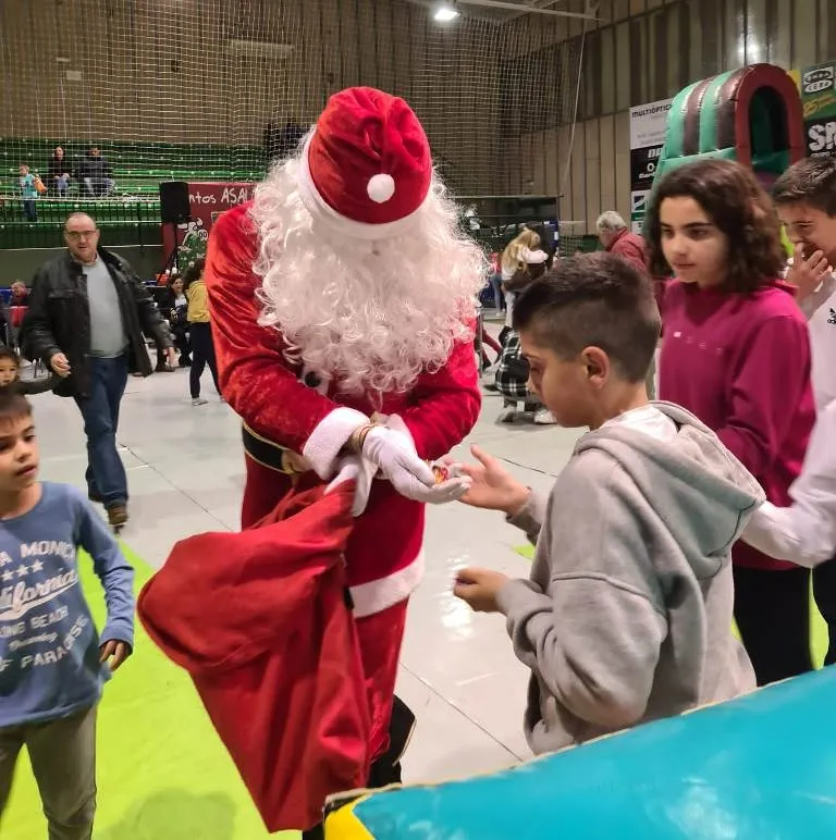Foto 5 - Navilandia abre sus puertas recibiendo a Pap&aacute; Noel