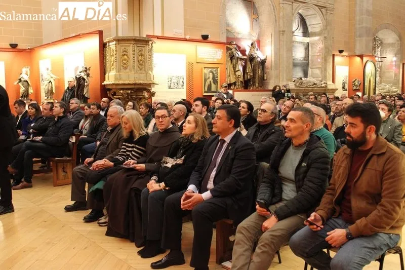 Foto 2 - La Diputaci&oacute;n de &Aacute;vila recibe el Bord&oacute;n de Plata de la ruta de la &lsquo;Cuna al Sepulcro&rsquo;