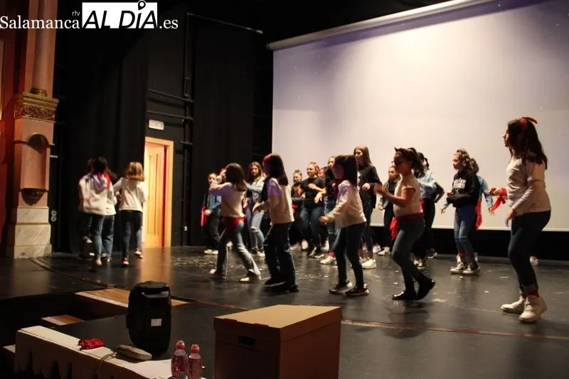 Foto 5 - El grupo de danza urbana y baile moderno recauda 365 euros para Pyfano