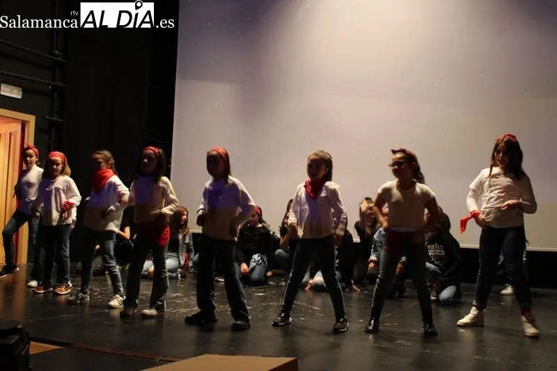 Foto 4 - El grupo de danza urbana y baile moderno recauda 365 euros para Pyfano