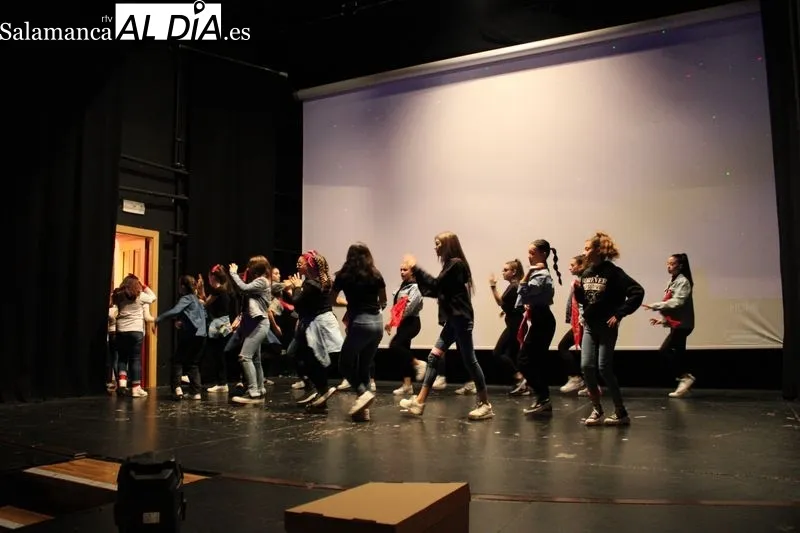 Foto 3 - El grupo de danza urbana y baile moderno recauda 365 euros para Pyfano