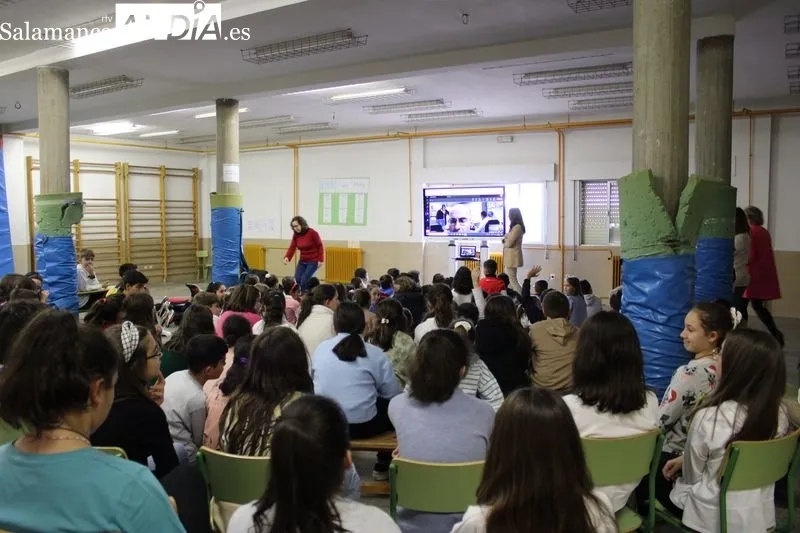 Foto 3 - El Colegio Santa Teresa recibe una charla sobre las nuevas expediciones de la Armada&nbsp;