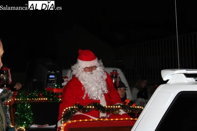 Foto 7 - Pap&aacute; Noel llega a las calles de Alba de Tormes&nbsp;