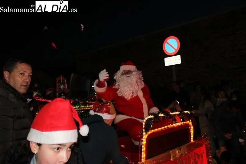 Foto 3 - Pap&aacute; Noel llega a las calles de Alba de Tormes&nbsp;