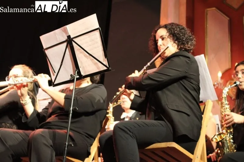 Foto 7 - La Banda de M&uacute;sica recorre los lugares y costumbres de la villa en el concierto de Navidad