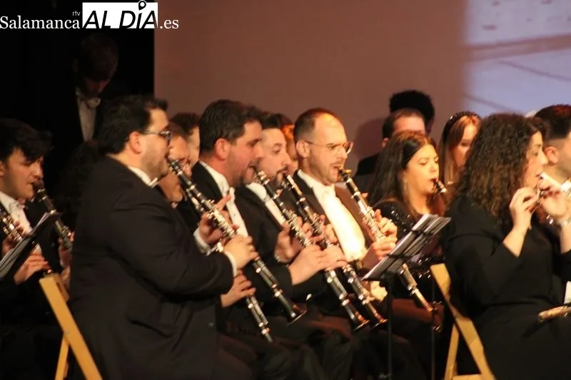 Foto 6 - La Banda de M&uacute;sica recorre los lugares y costumbres de la villa en el concierto de Navidad