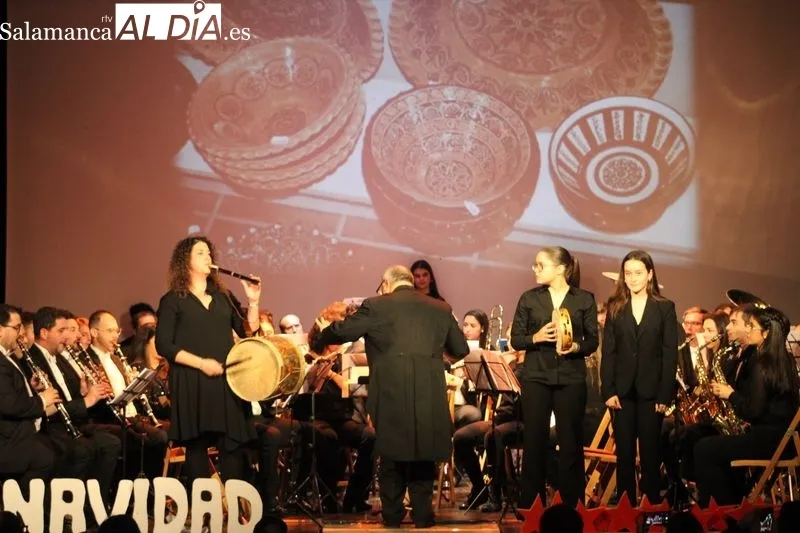 Foto 4 - La Banda de M&uacute;sica recorre los lugares y costumbres de la villa en el concierto de Navidad