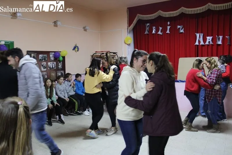 Foto 6 - Navales celebra su propias campanadas&nbsp;