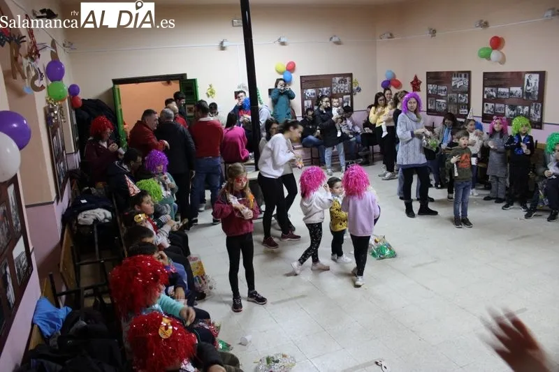 Foto 2 - Navales celebra su propias campanadas&nbsp;