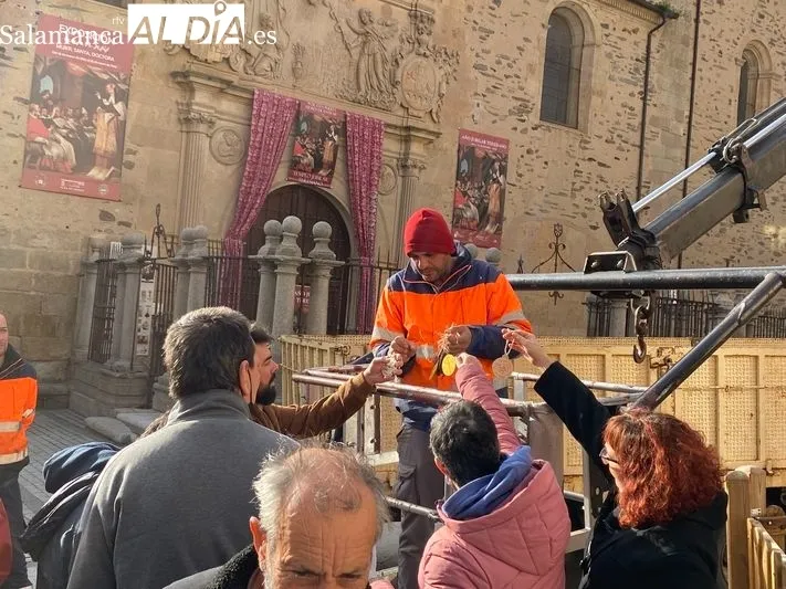 Foto 3 - El Ayuntamiento instala un &aacute;rbol de los deseos en la Plaza de Santa Teresa