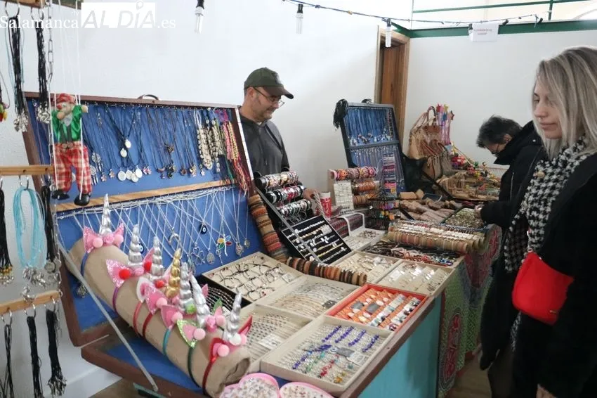 Vitigudino acogía este sábado una edición más del Mercadillo Navideño, aunque con escaso público 