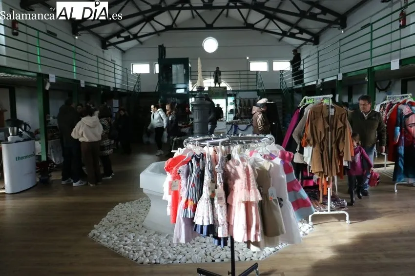 Vitigudino acogía este sábado una edición más del Mercadillo Navideño, aunque con escaso público 