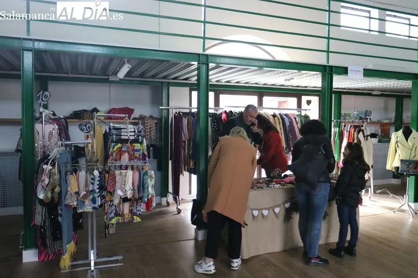 Vitigudino acogía este sábado una edición más del Mercadillo Navideño, aunque con escaso público 