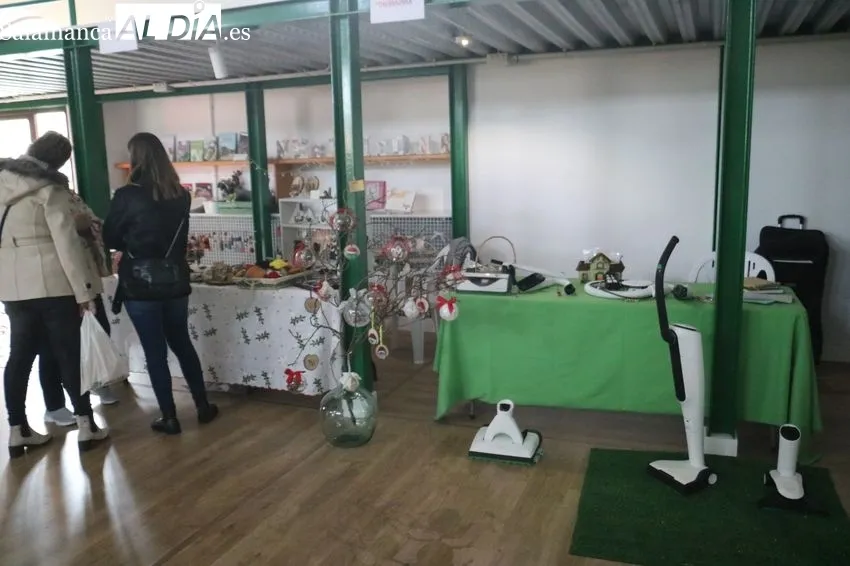 Vitigudino acogía este sábado una edición más del Mercadillo Navideño, aunque con escaso público 