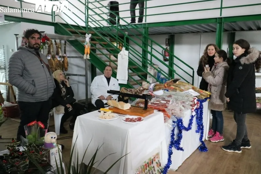 Vitigudino acogía este sábado una edición más del Mercadillo Navideño, aunque con escaso público 